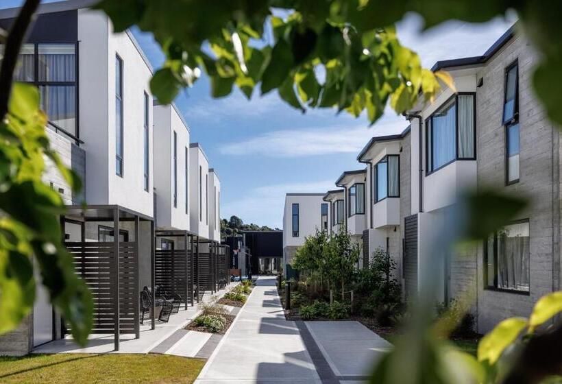 Отель Village Apartments At Nzcis