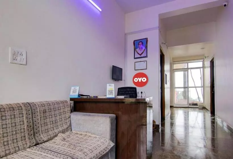ホテル Oyo Flagship Sadhna Home Stay