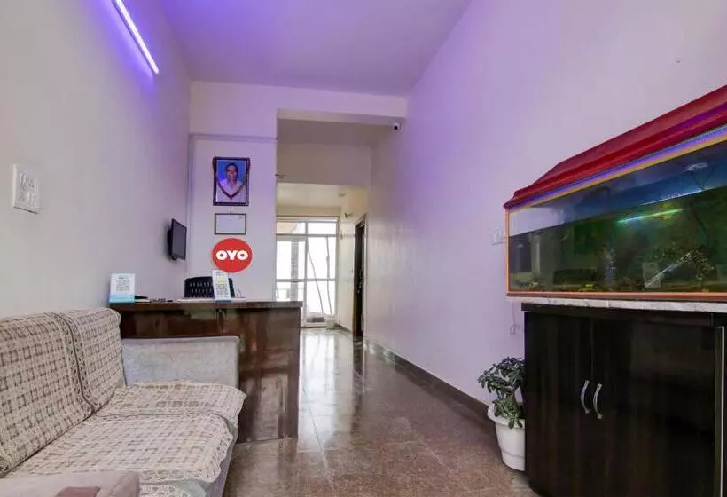 ホテル Oyo Flagship Sadhna Home Stay