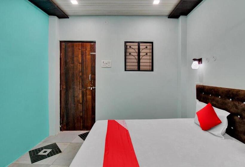 בית מלון כפרי The Village Resort