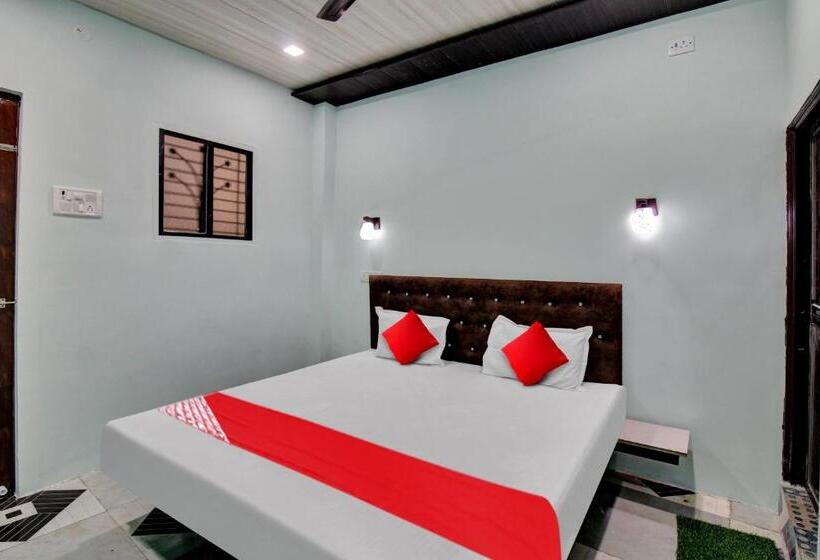 בית מלון כפרי The Village Resort