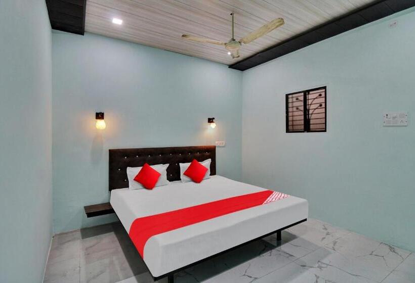 בית מלון כפרי The Village Resort