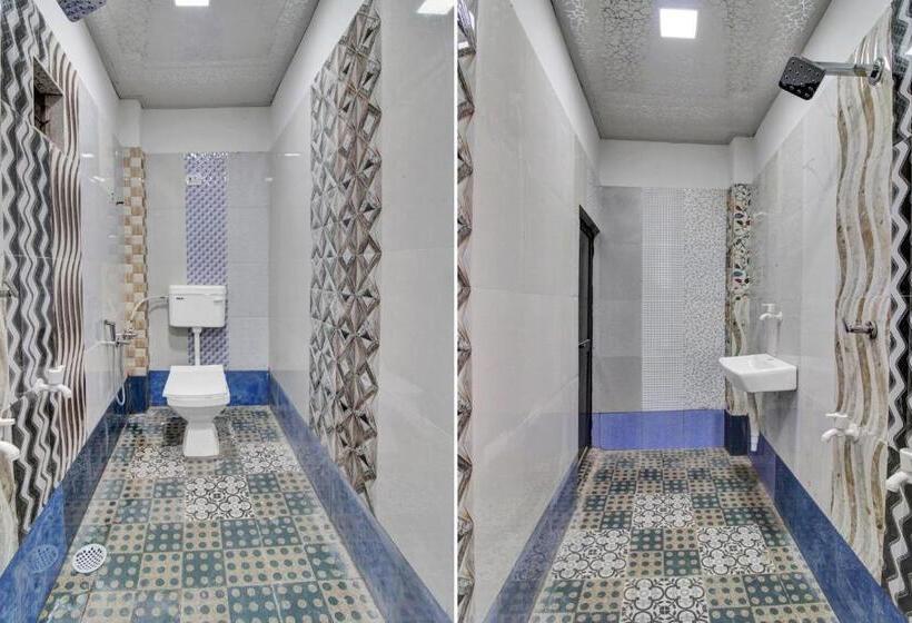 בית מלון כפרי The Village Resort