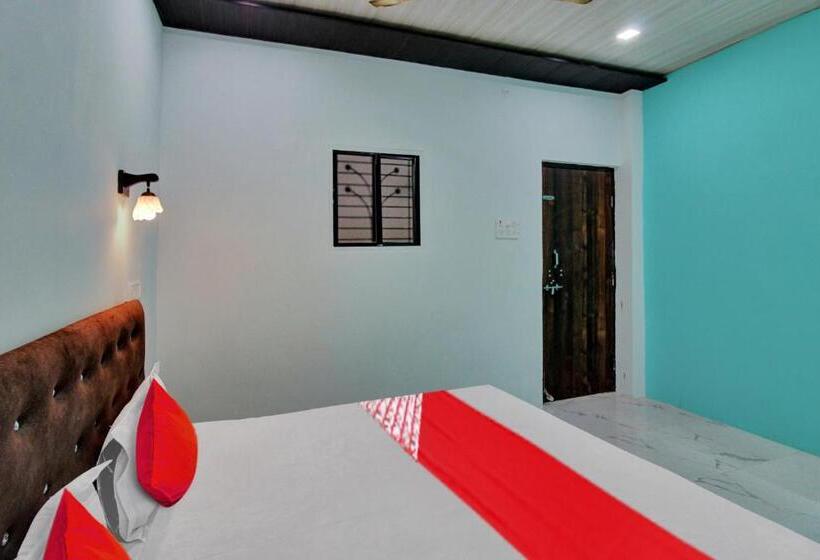 בית מלון כפרי The Village Resort