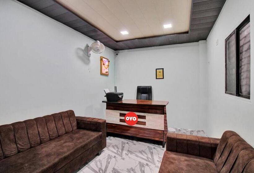 בית מלון כפרי The Village Resort