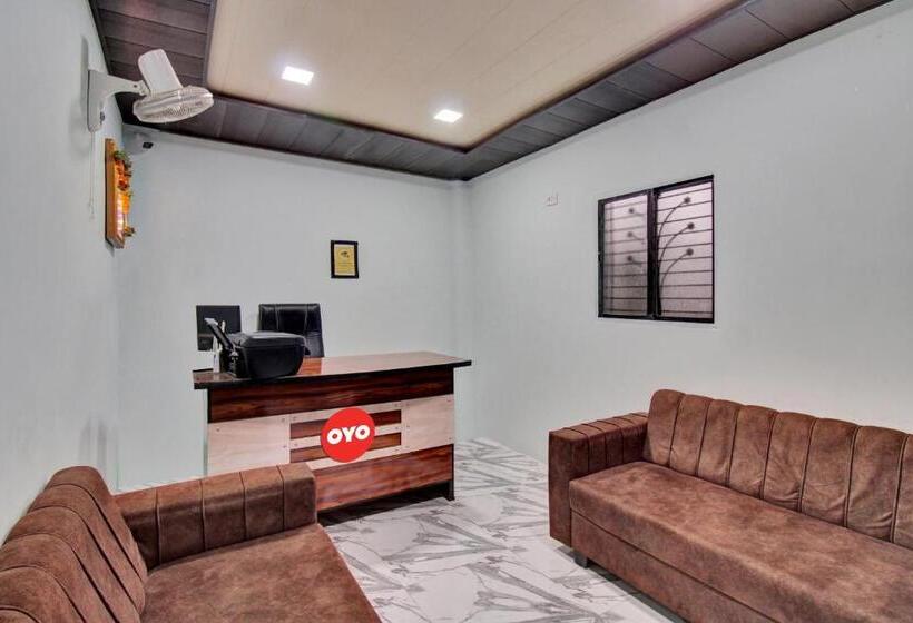 בית מלון כפרי The Village Resort