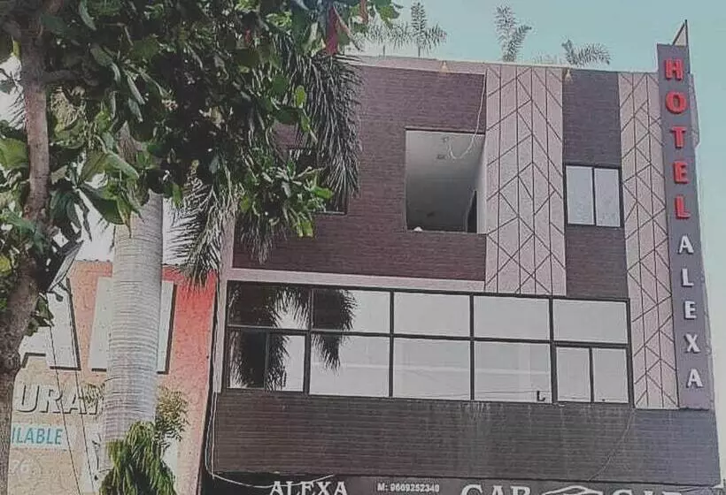 Oyo Flagship 70131 Hotel Alexa