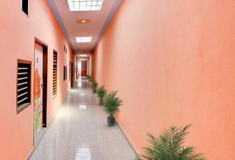 Oyo Flagship 81042 Hotel Royal Inn