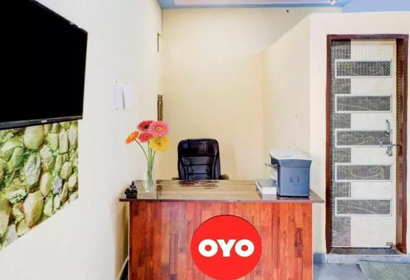 Oyo Flagship 81042 Hotel Royal Inn