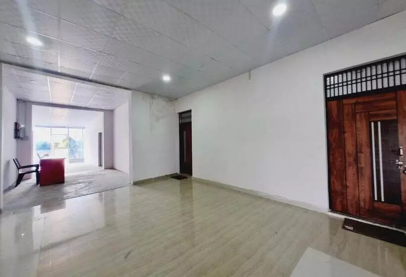 Oyo Hotel Shiva & Restaurant