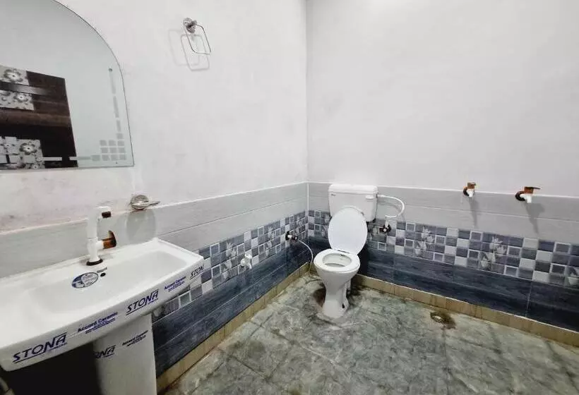 Oyo Hotel Shiva & Restaurant