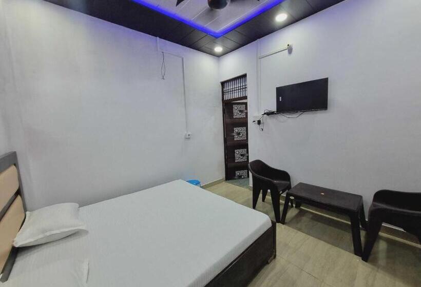 Oyo Hotel Shiva & Restaurant