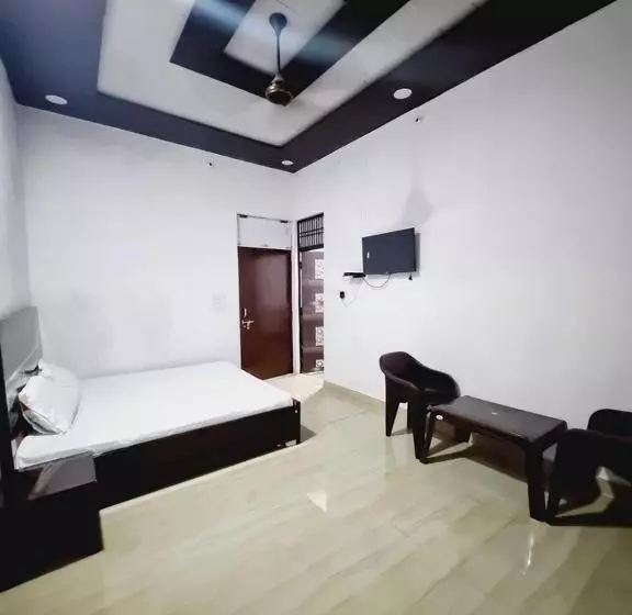 Oyo Hotel Shiva & Restaurant