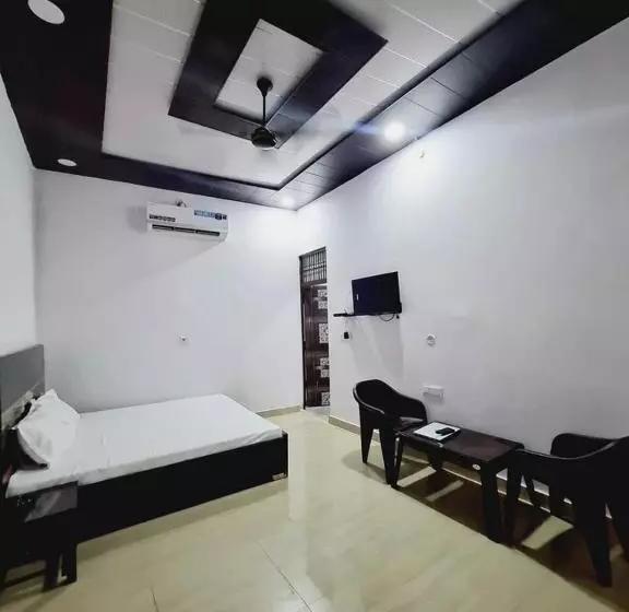 Oyo Hotel Shiva & Restaurant