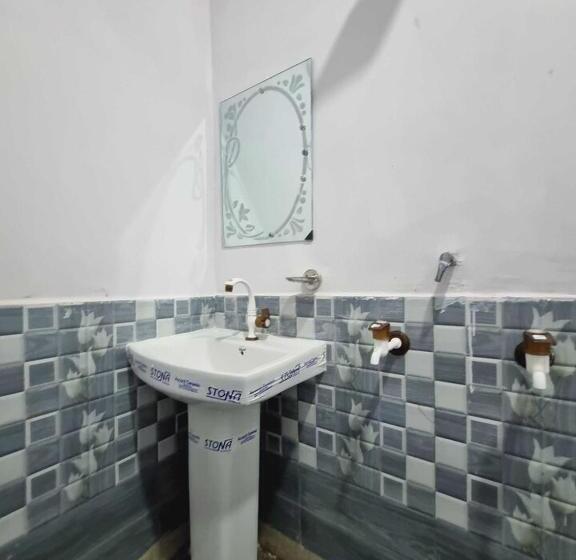 Oyo Hotel Shiva & Restaurant