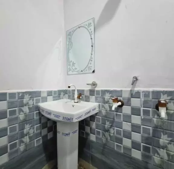 Oyo Hotel Shiva & Restaurant