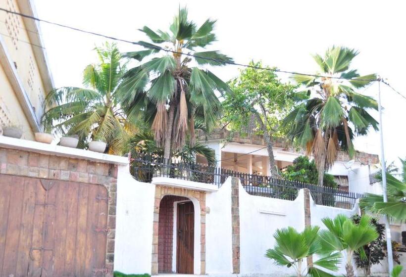 پانسیون Chez Vous