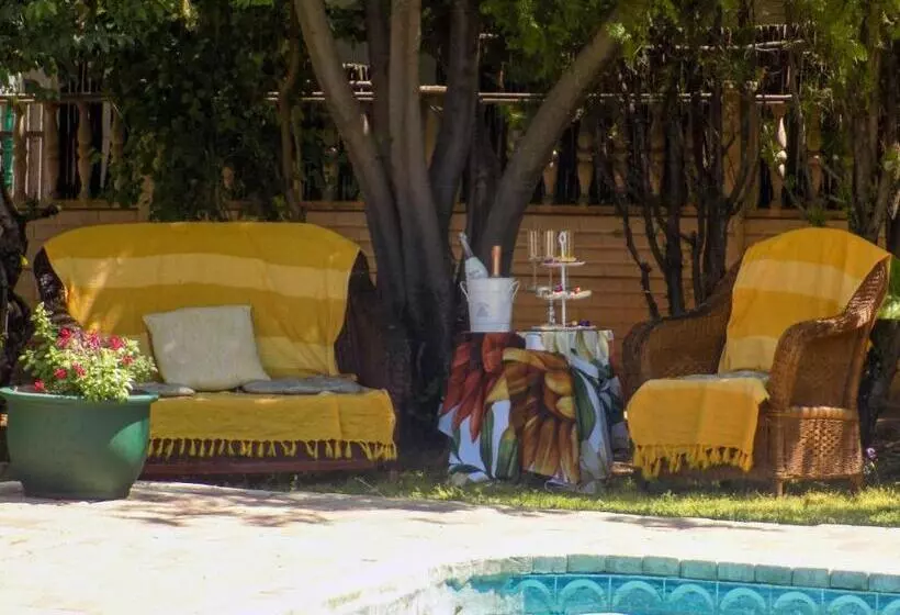 Majatalo Molopo Naledi Guest Lodge