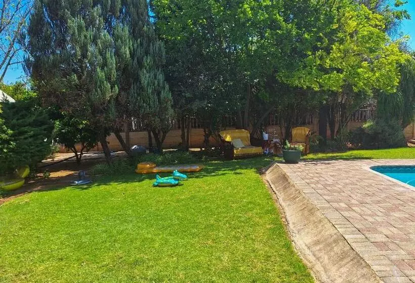 Majatalo Molopo Naledi Guest Lodge