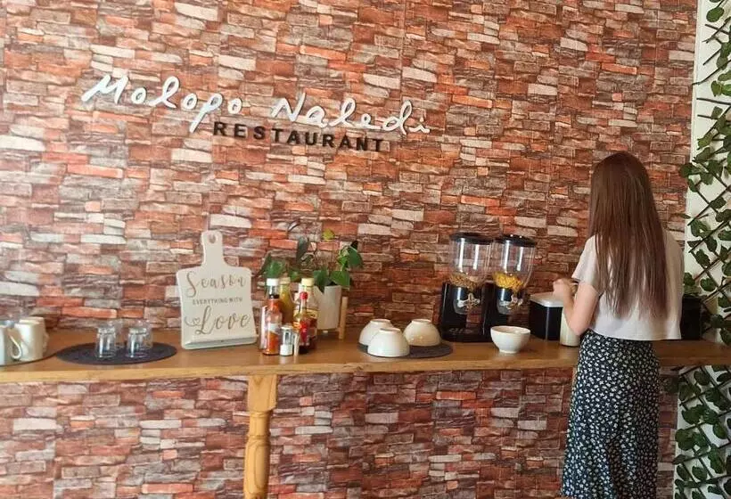 Majatalo Molopo Naledi Guest Lodge