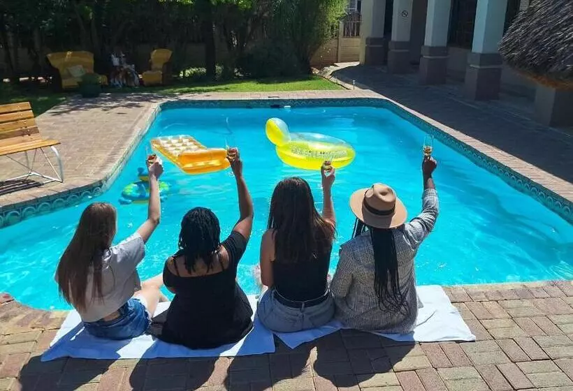 Majatalo Molopo Naledi Guest Lodge