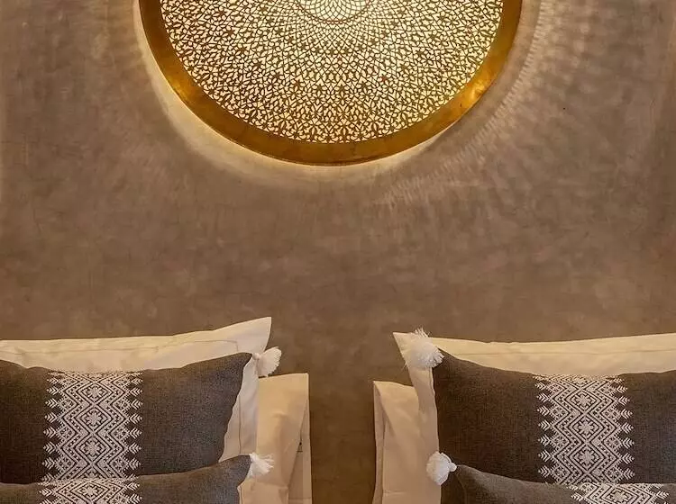 پانسیون Riad Almisk