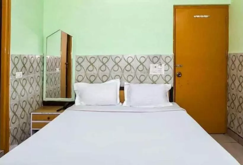 Pop Hotel Nand Palace