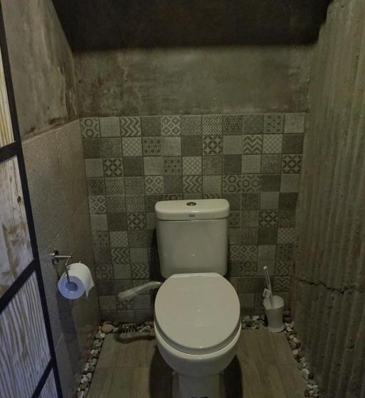 호스텔 Dormitory At Semadi Living