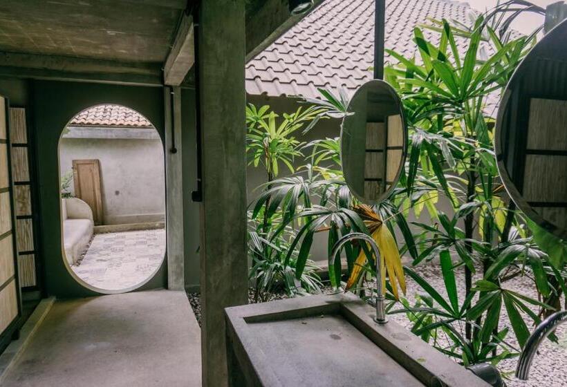 호스텔 Dormitory At Semadi Living