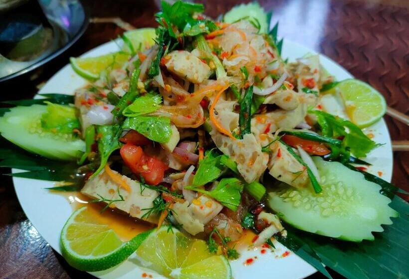 Bouasavan Hotel And Garden