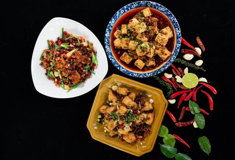 Bouasavan Hotel And Garden