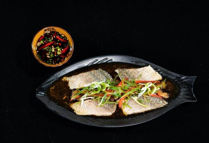 Bouasavan Hotel And Garden