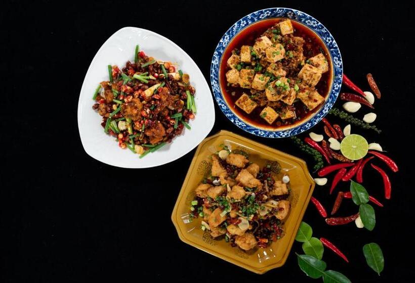 Bouasavan Hotel And Garden