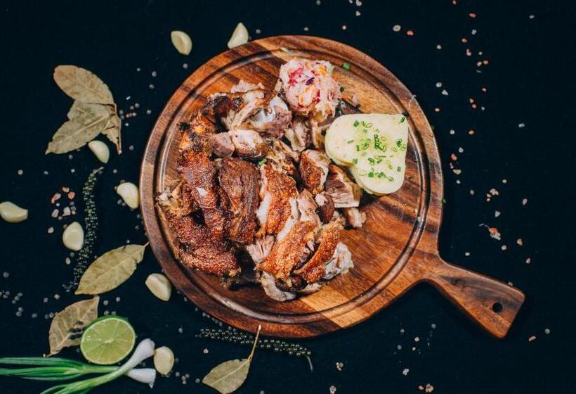 Bouasavan Hotel And Garden