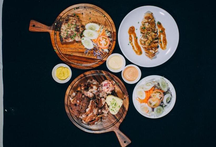 Bouasavan Hotel And Garden