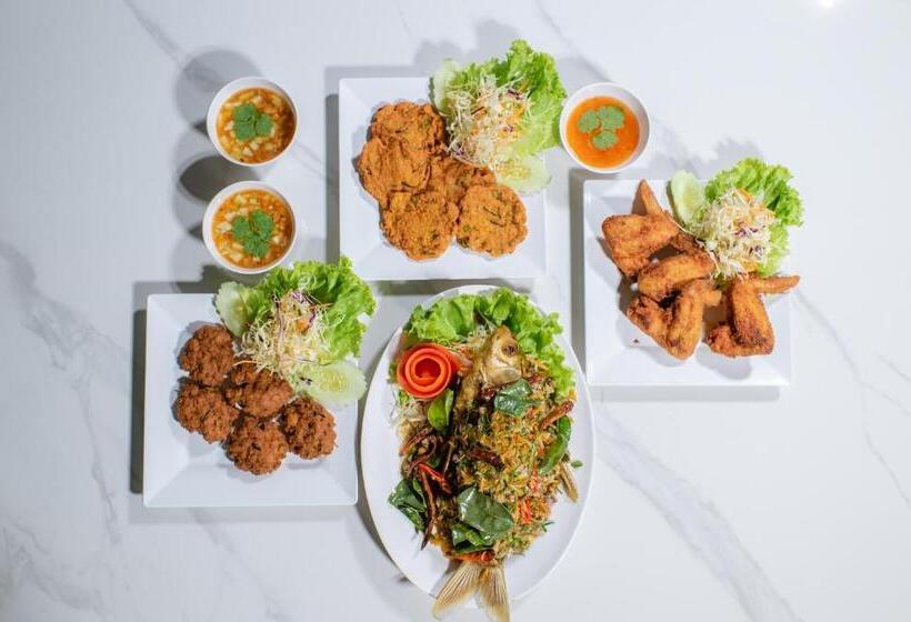 Bouasavan Hotel And Garden