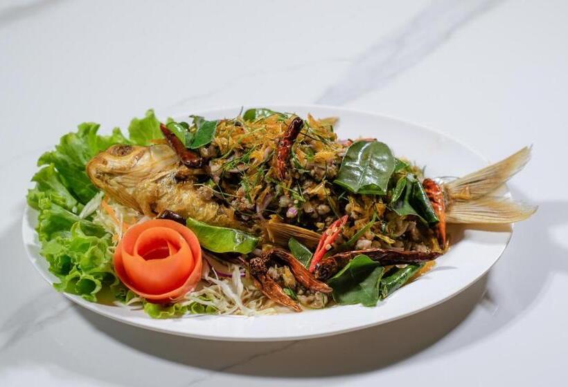 Bouasavan Hotel And Garden