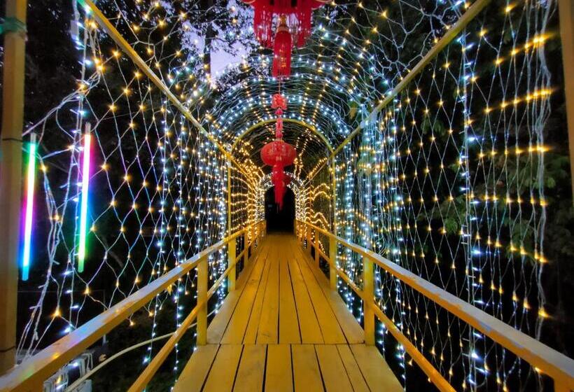 Bouasavan Hotel And Garden