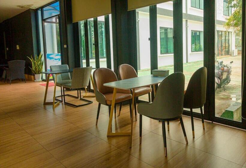 Bouasavan Hotel And Garden