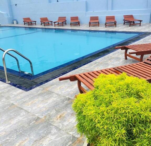 호텔 Moon Bridge Beach Resort