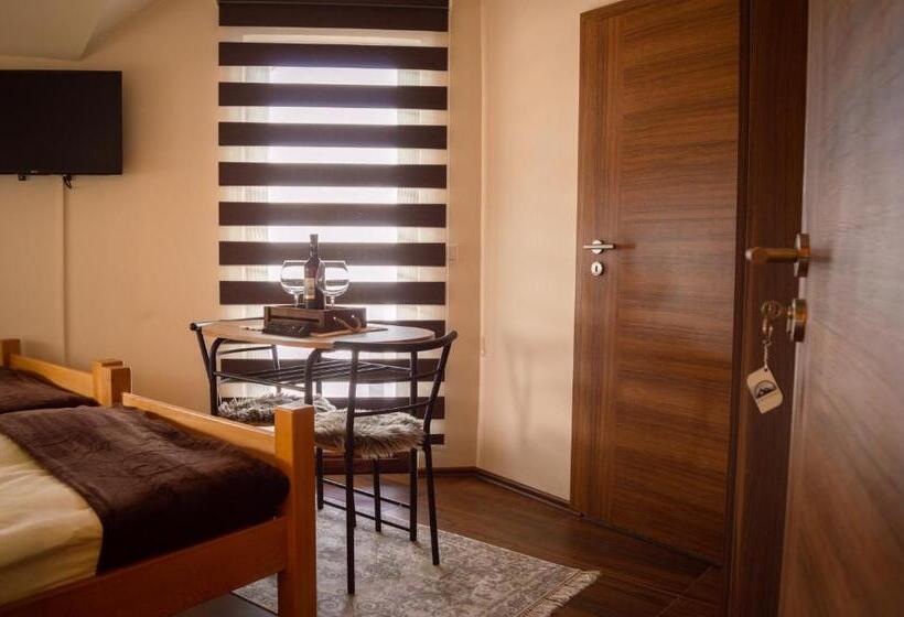 هتل N Bjeshke Te Guri I Zi