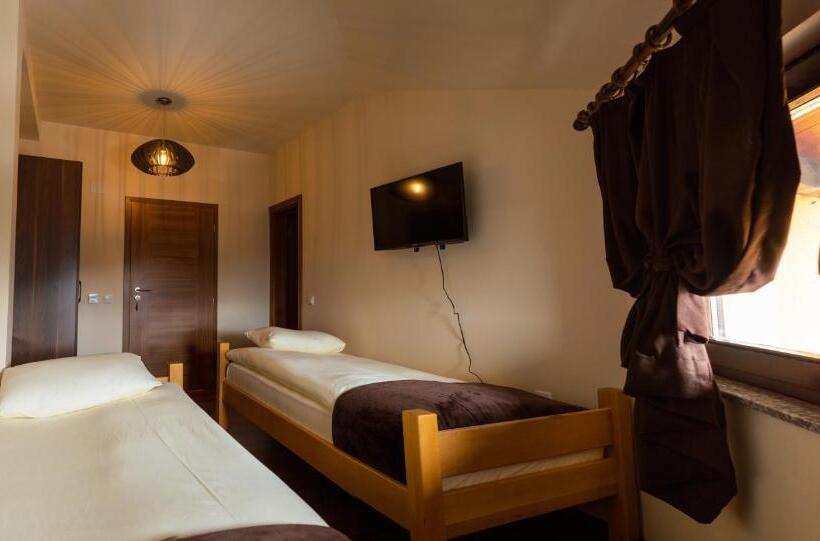 هتل N Bjeshke Te Guri I Zi