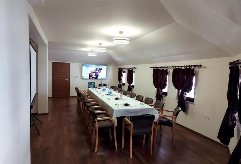 هتل N Bjeshke Te Guri I Zi