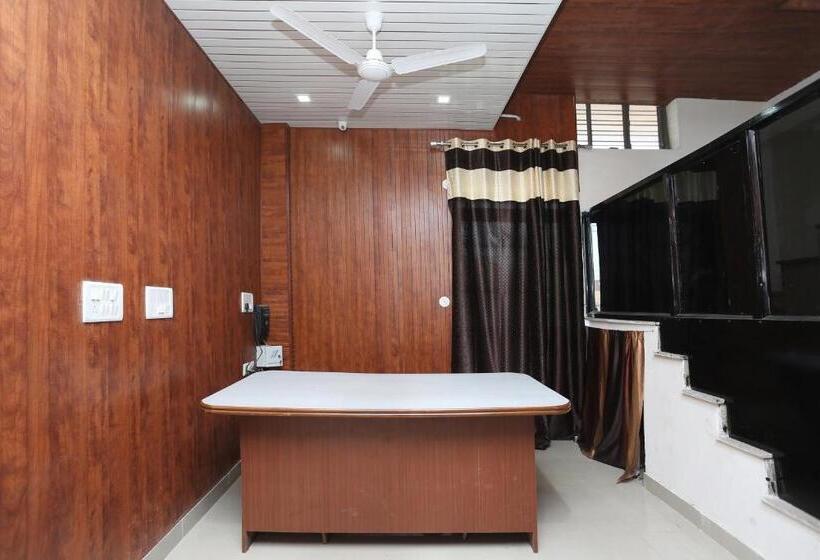Hotell Oyo Kartik Residency