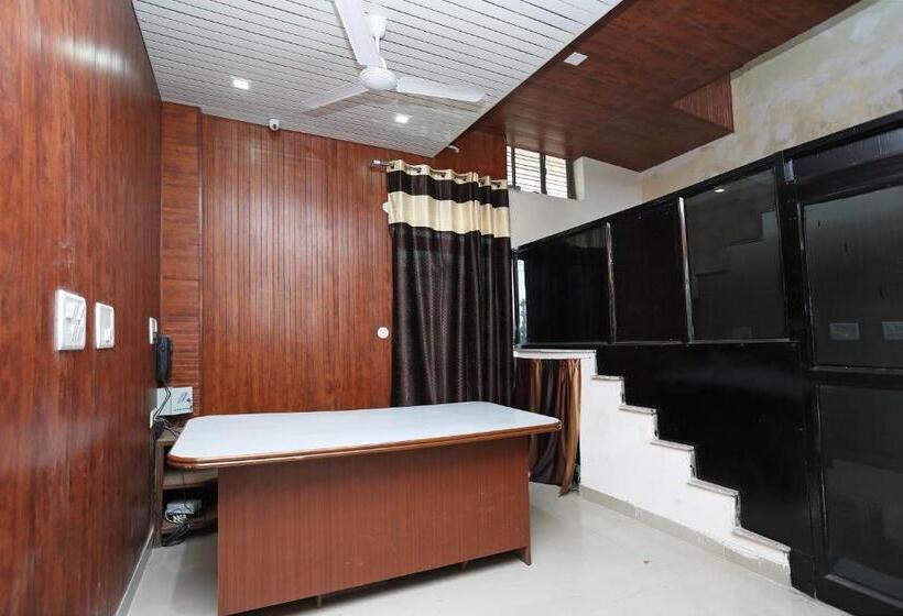 Hotell Oyo Kartik Residency
