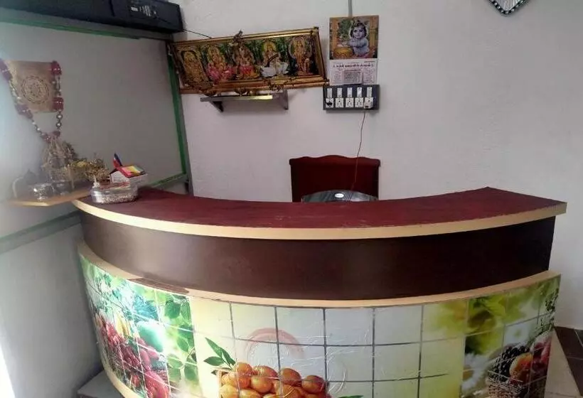 ホテル Oyo Sathya Residency
