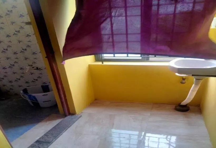 ホテル Oyo Sathya Residency
