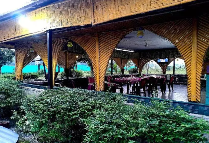 Hotelli Spot On Kontiki Resort India