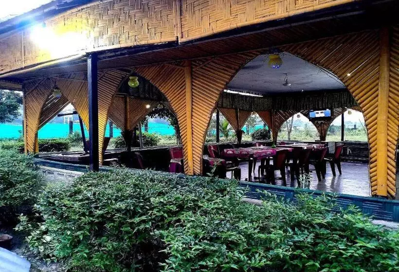 Hotelli Spot On Kontiki Resort India