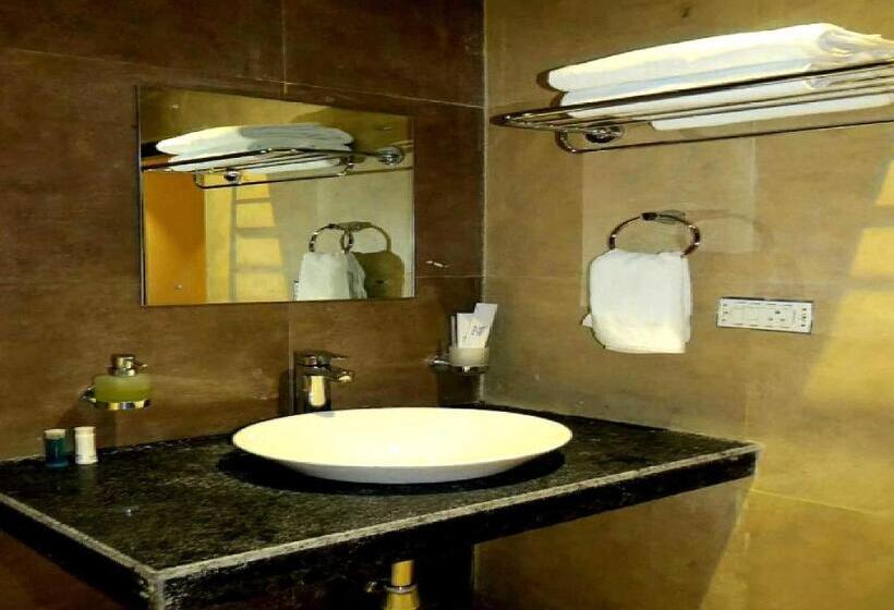 Hotel Spot On Kontiki Resort India